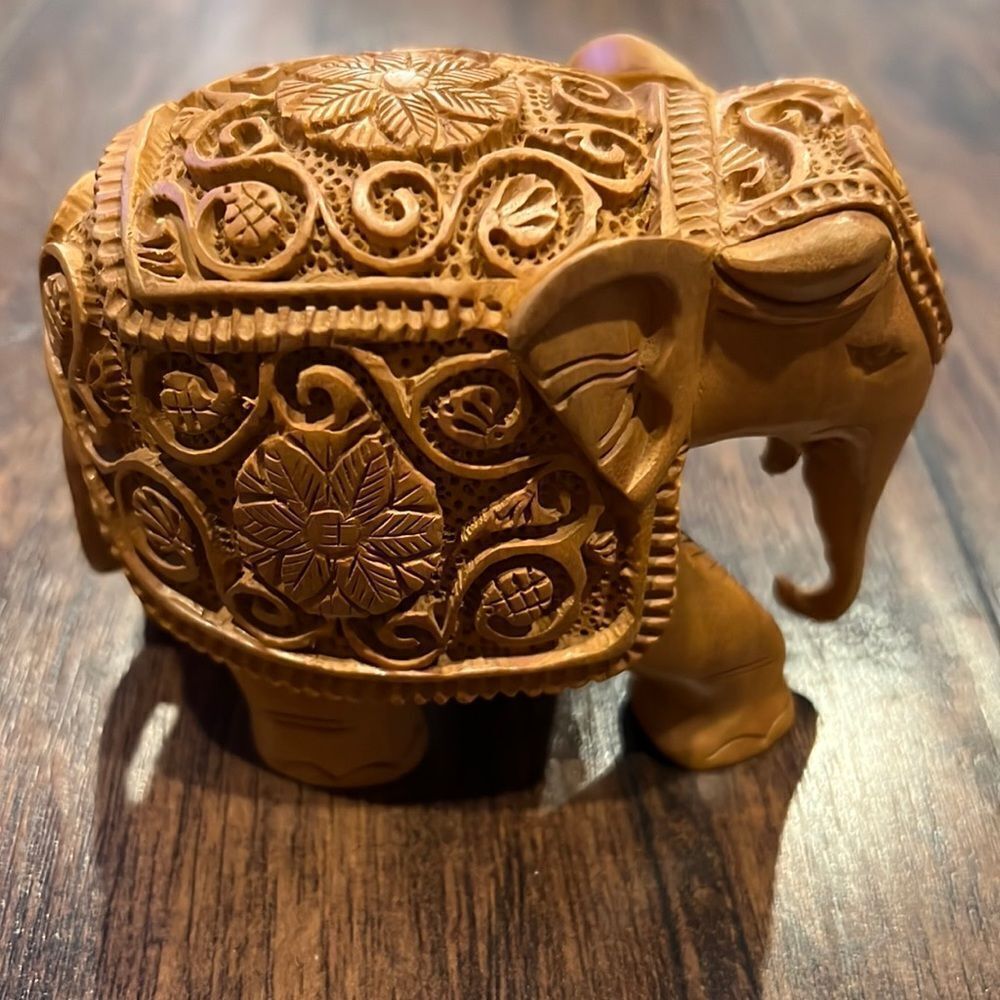Whitewood Elephant With flower Miniature Carving‎
